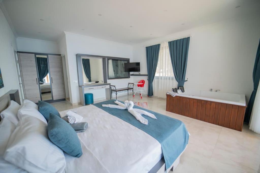 Blue Coast I & Ii Wbeach And Great Sea View - Kalkan