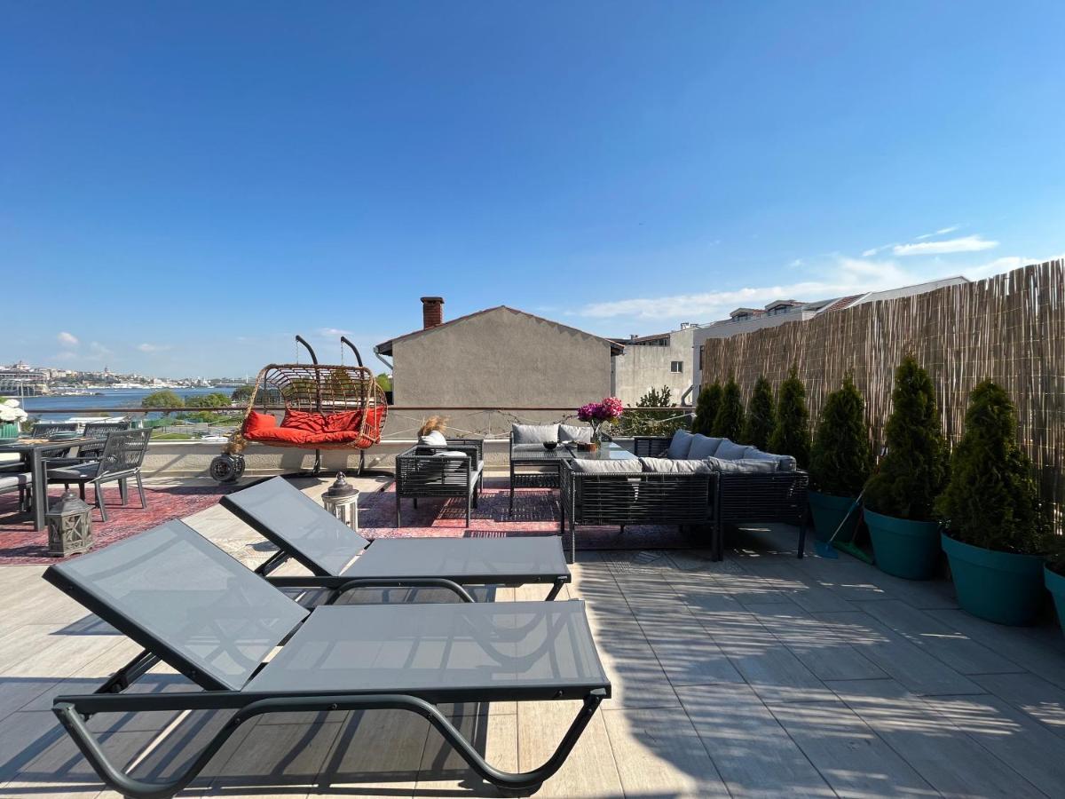 Apartment Waterfront By The Tram - Terrace With Dome & Golden Horn View In Fatih Istanbul
