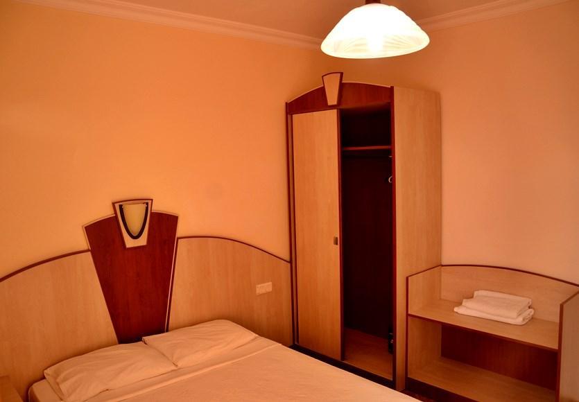 Ikbal Hotel Side