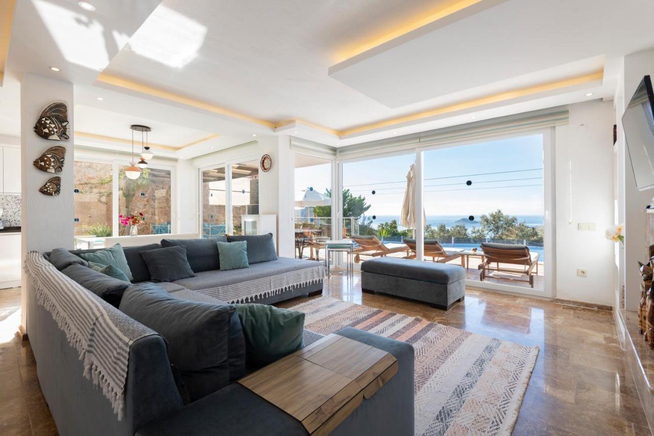 4 Bedroom Luxury In With Great Sea Views *