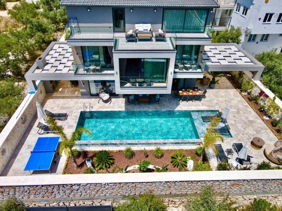Villa Kazarman, Kalkan'in Kalbinde Denize, Merkeze