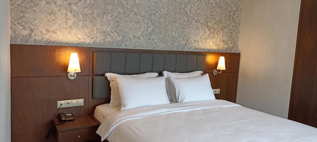 Hotel Iris & 4*