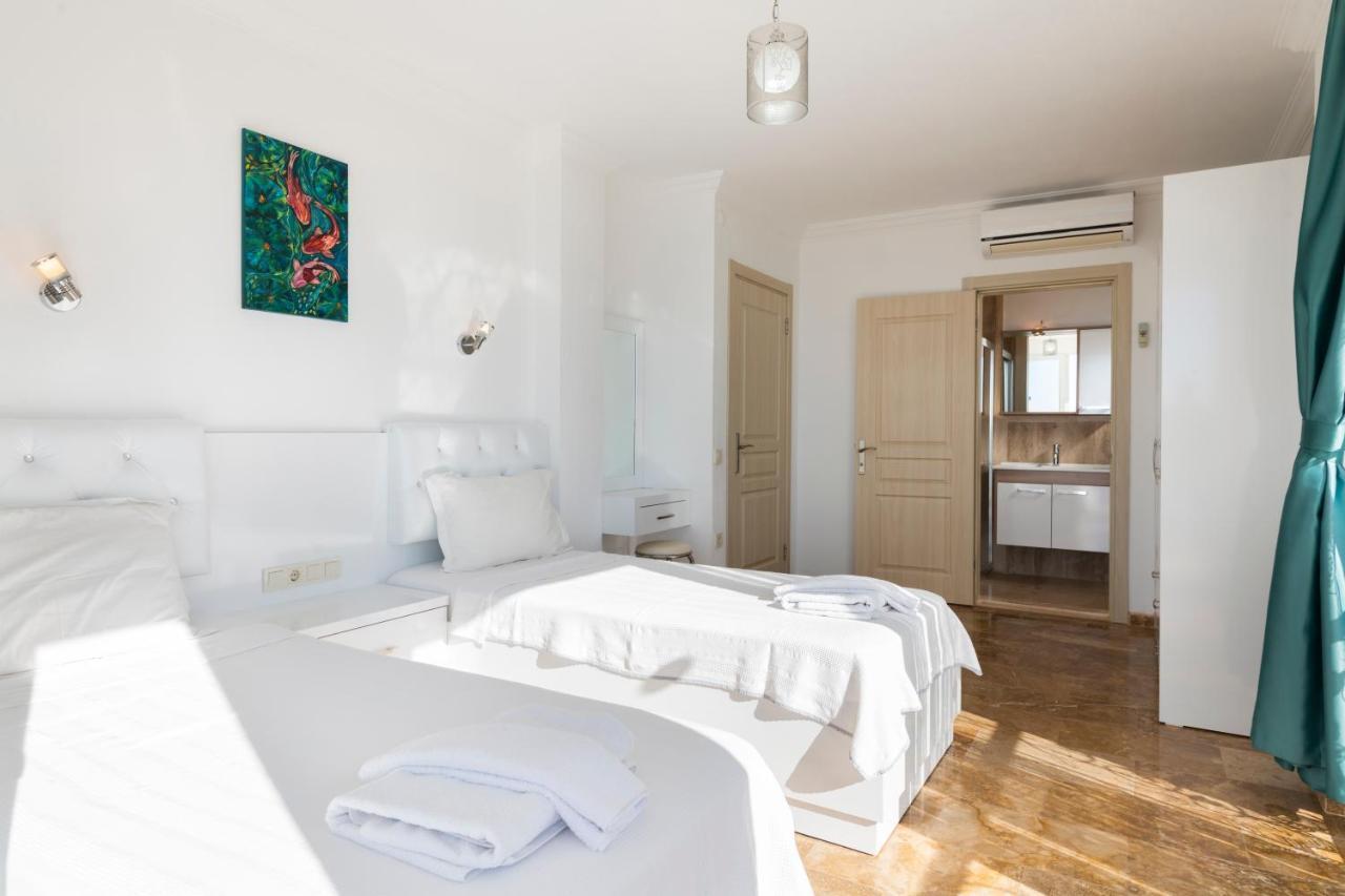 4 Bedroom Luxury In With Great Sea Views