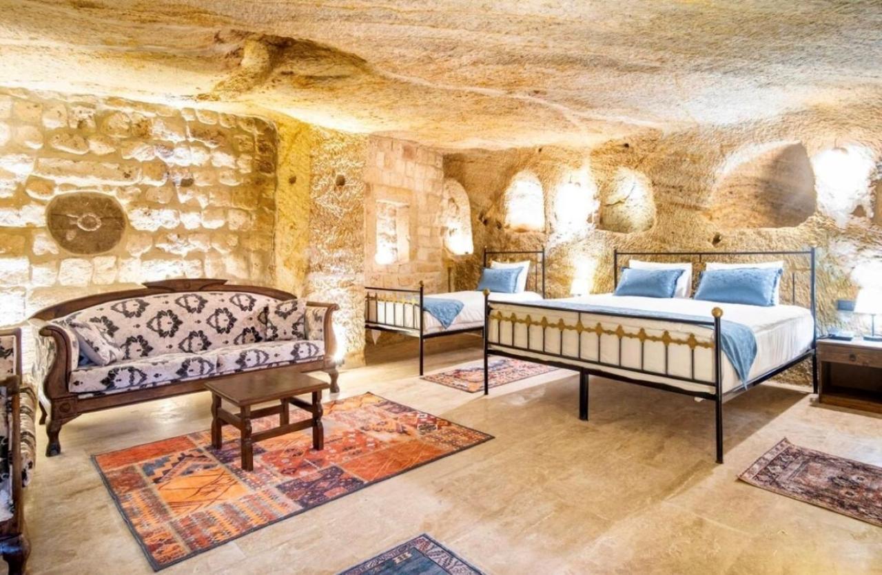 Uzay Cave * Urgup