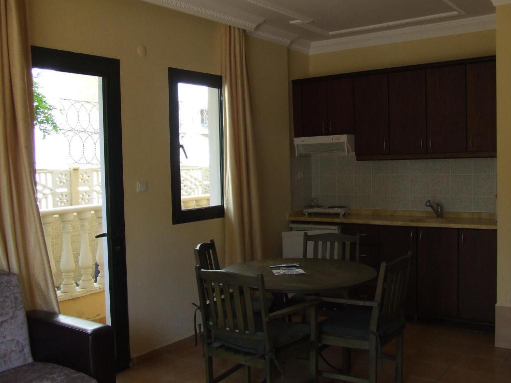 Maxwell Club Aparthotel 3*