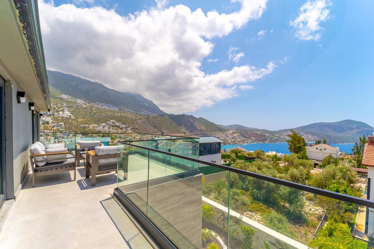 Kazarman, Kalkan'in Kalbinde Denize, Merkeze