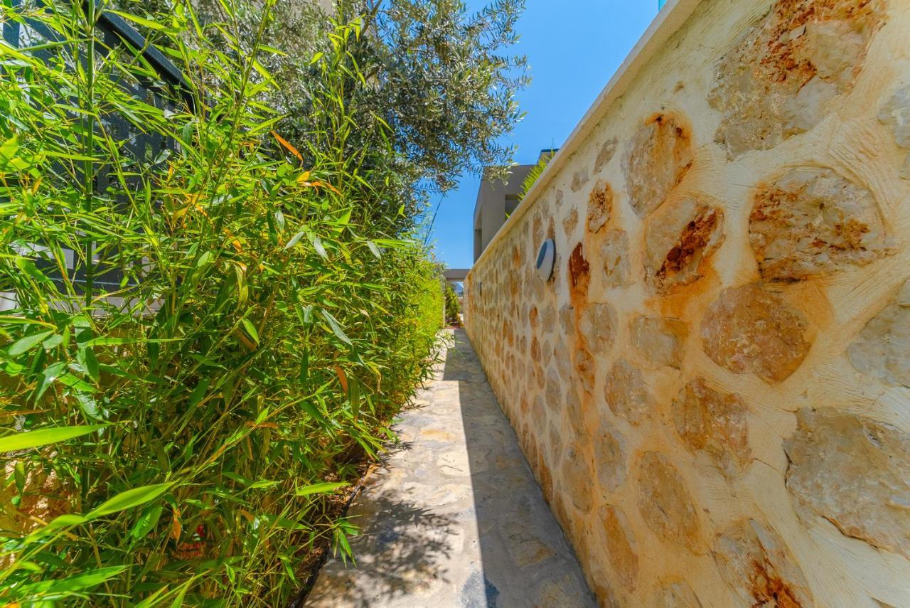 Villa Kazarman, Kalkan'in Kalbinde Denize, Merkeze