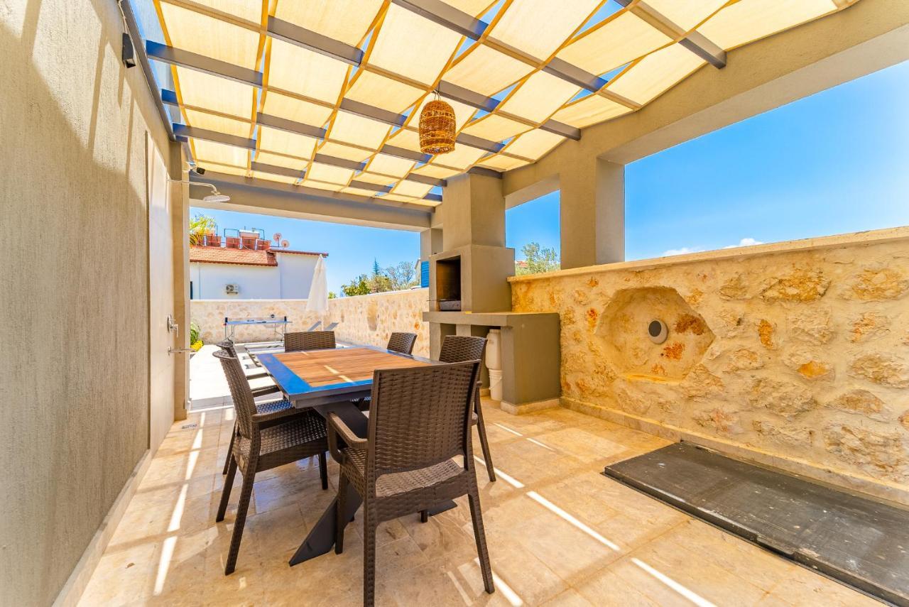 Kazarman, Kalkan'in Kalbinde Denize, Merkeze