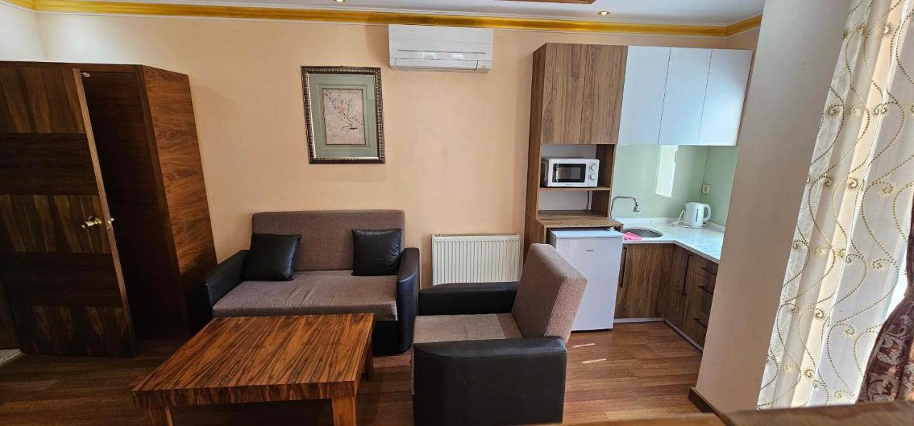 Dinara Hotel 2*