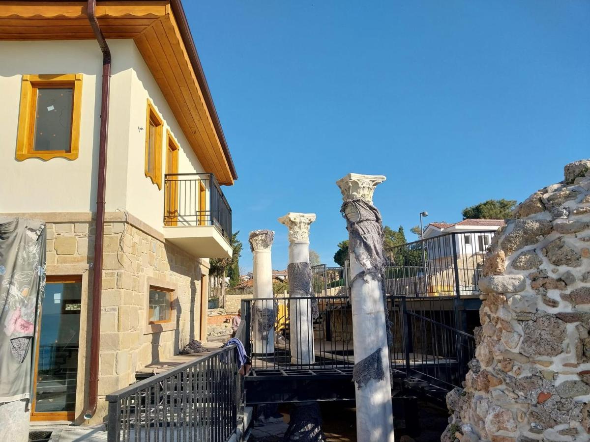 House Hotel Side