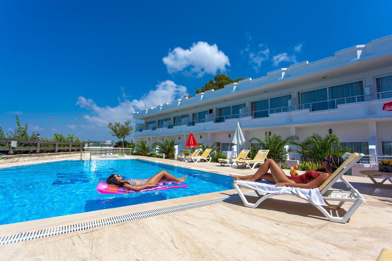Side Beach Club
