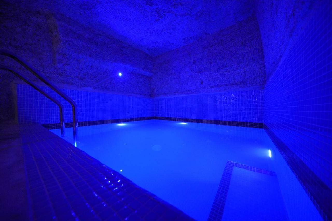 Travel Cave