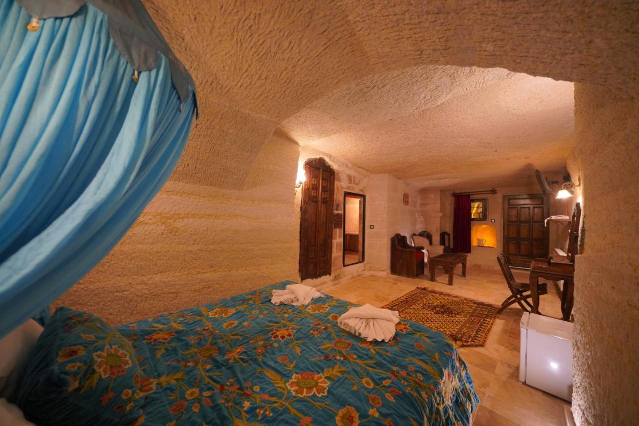 Travel Cave