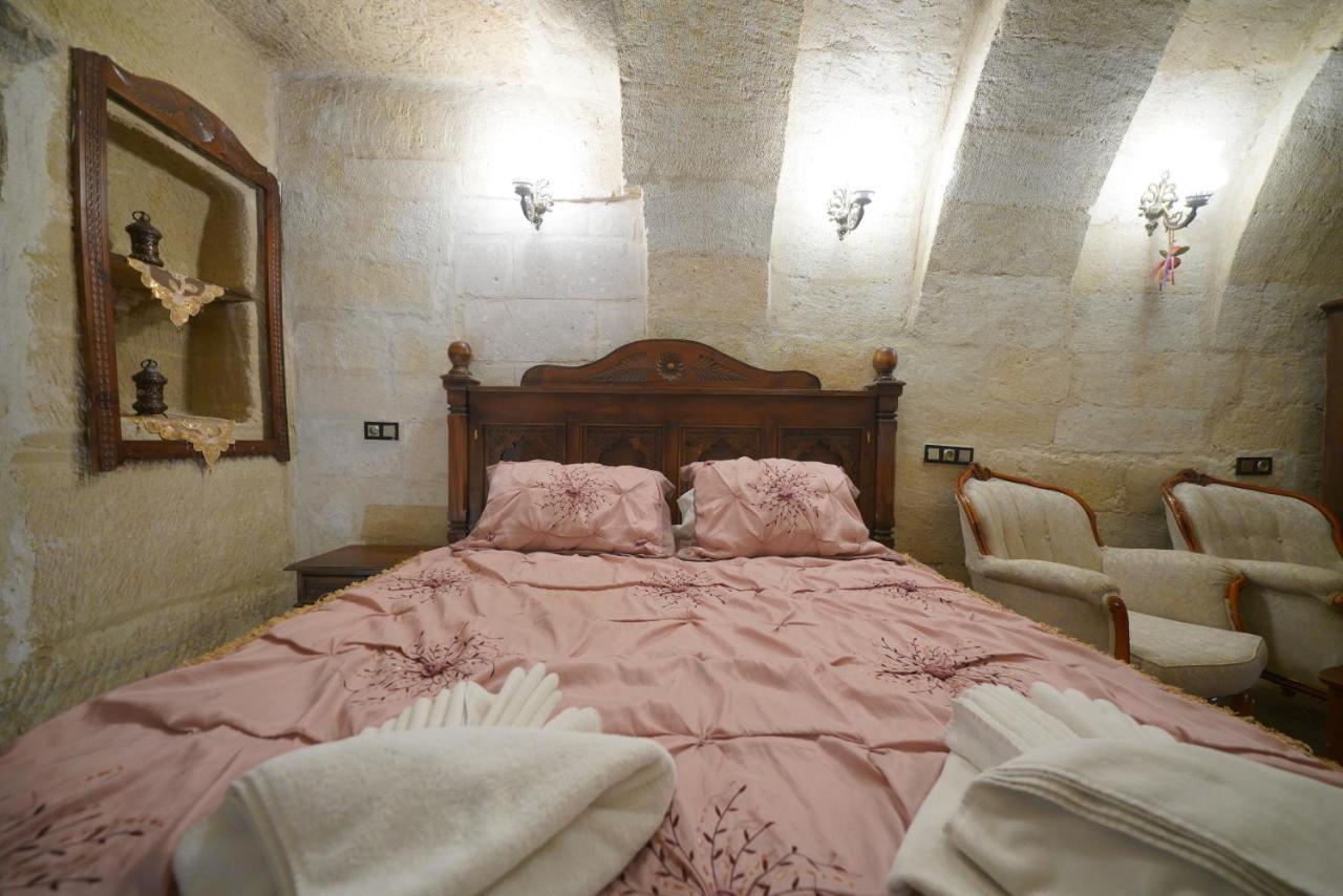 Travel Cave