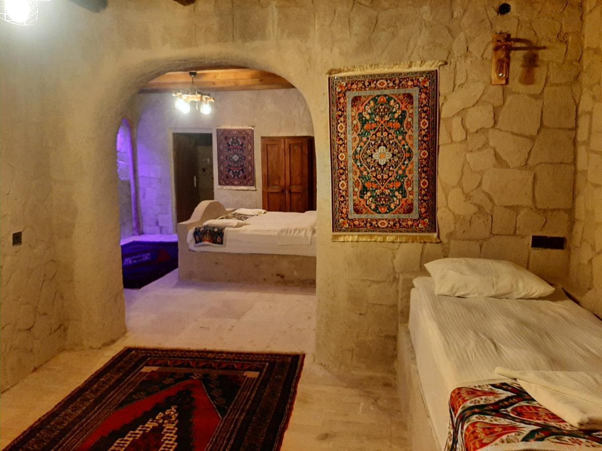 Seven Rock Cave Hostel *