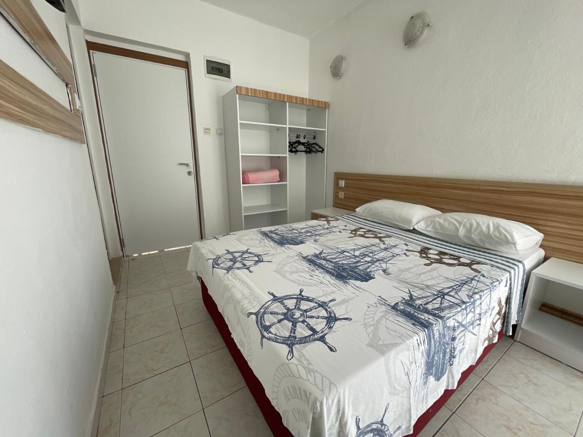Status Hotel