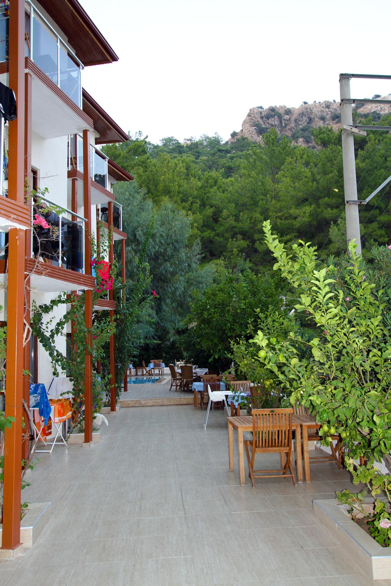 Eden Pyara Hotel 2*