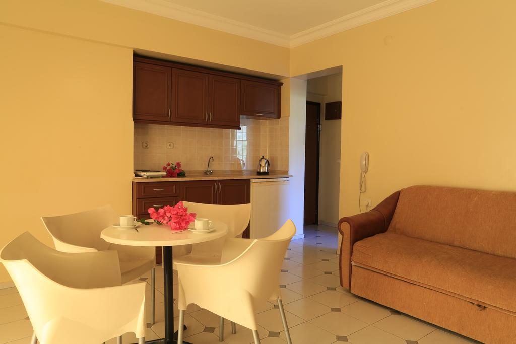 Amaris Aparthotel 3*