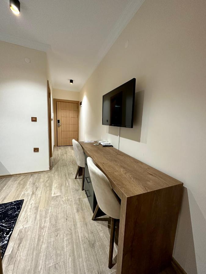 Aparthotel White House *