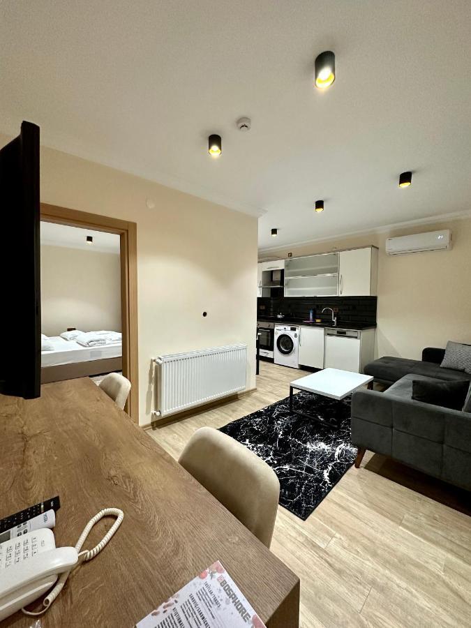 White House Aparthotel *