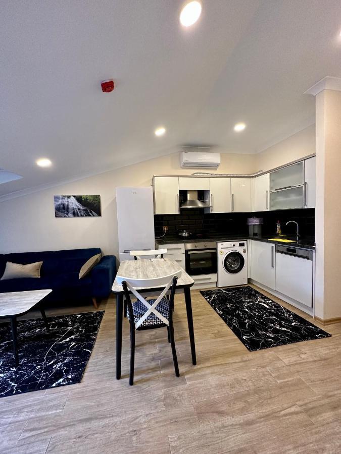 Aparthotel White House *