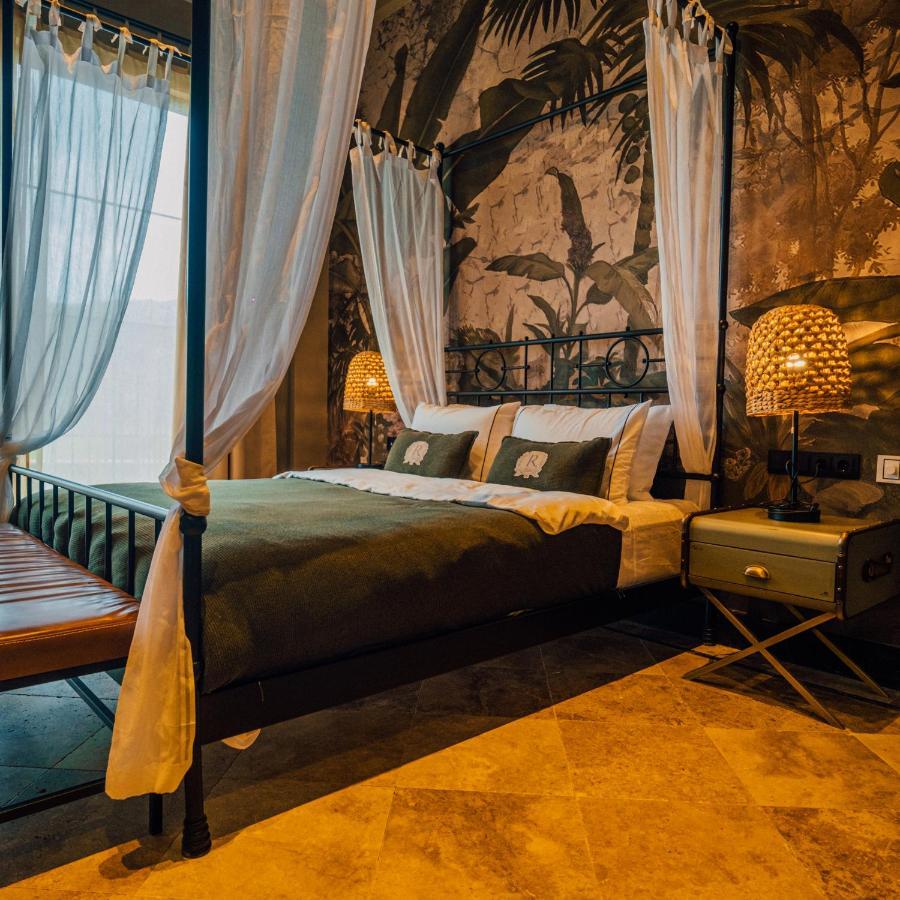 The Remote Hotel