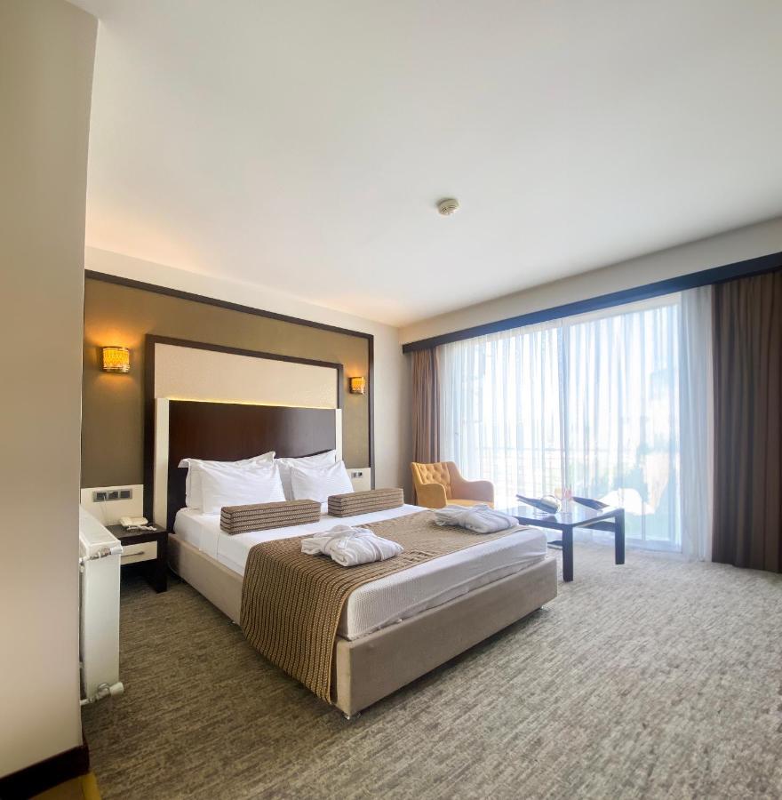 Lavin & Hotel 4*