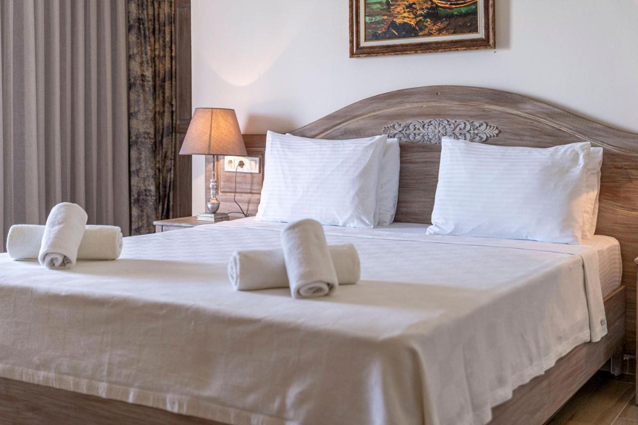 Hotel Lunas *