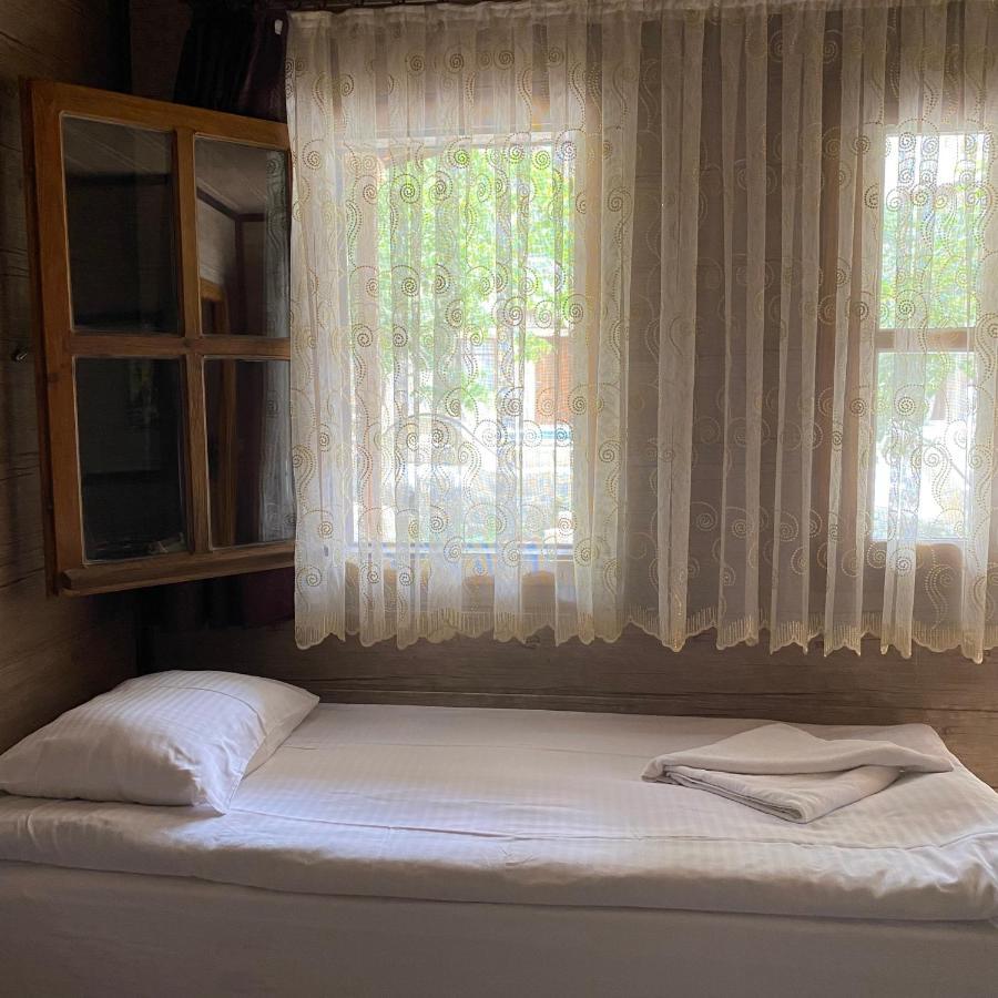 Seven Rock Cave Hostel *