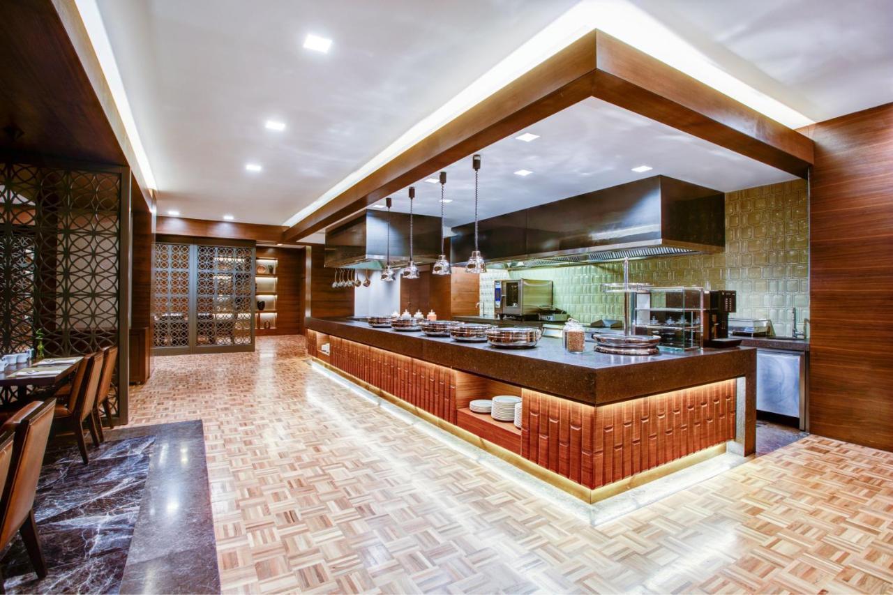 Sheraton Grand Hotel 5*