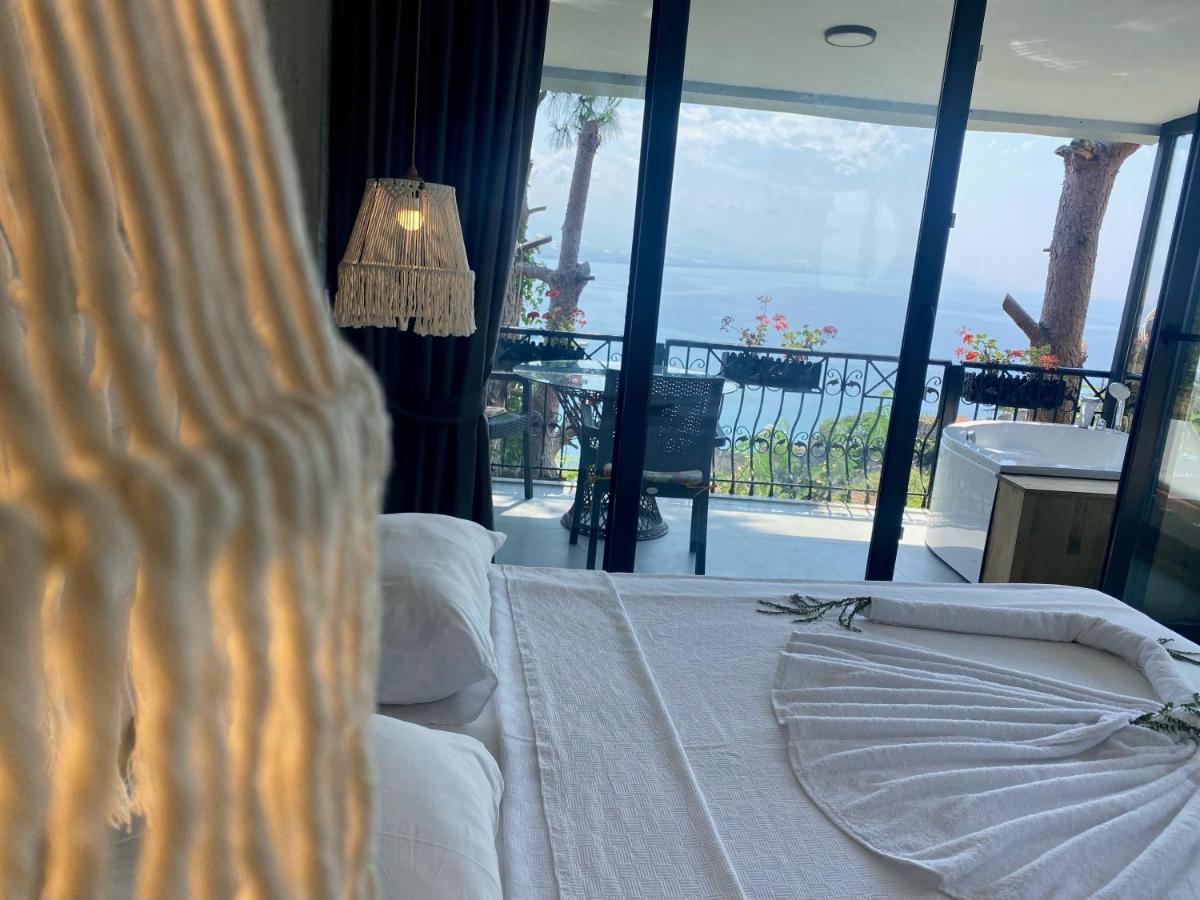 Castle Boutique Hotel *