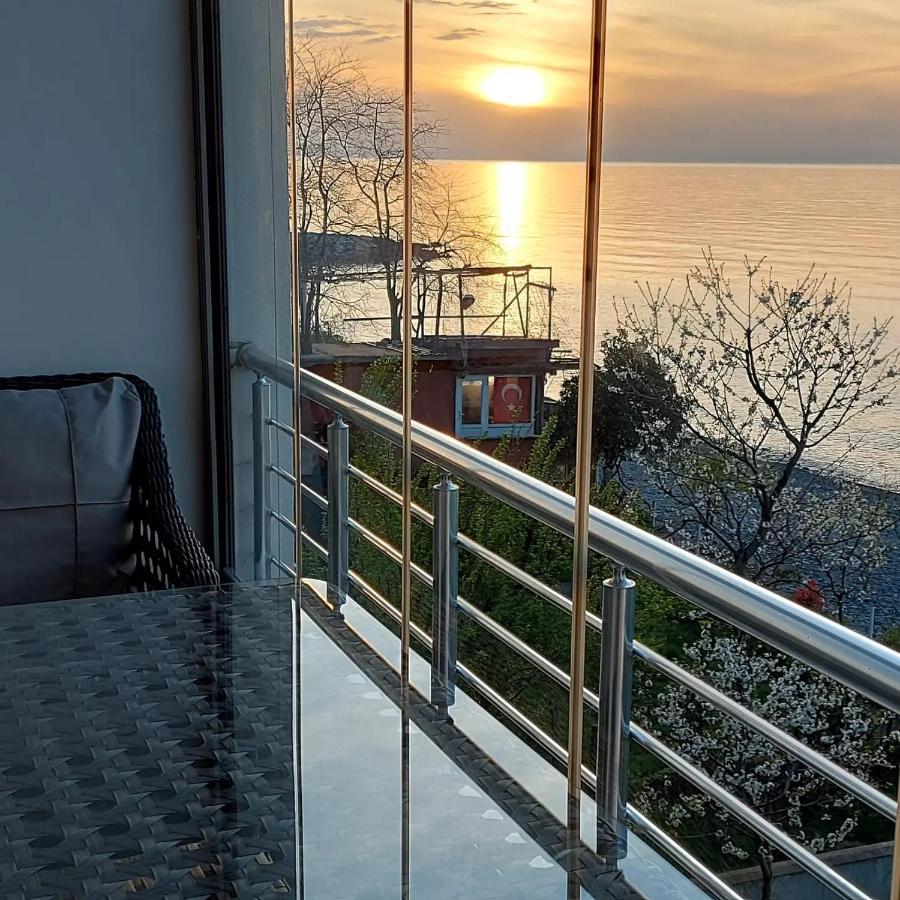 Apartment Seafront By The Sea And With A And With Big Garden *