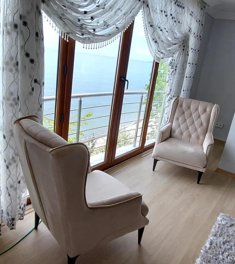 Seafront By The Sea And With A And With Big Garden Rize