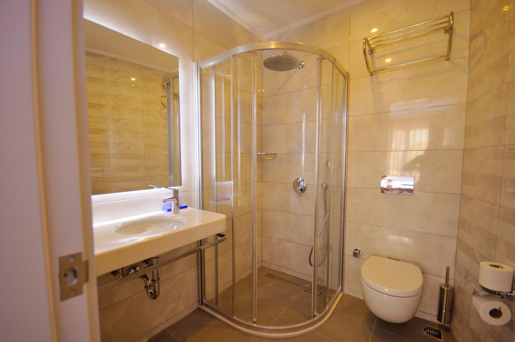 Sapphire Hotel