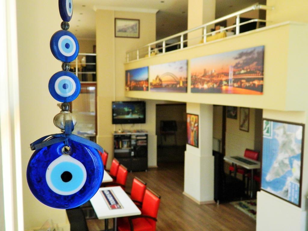 Hotel Crowded House 3*