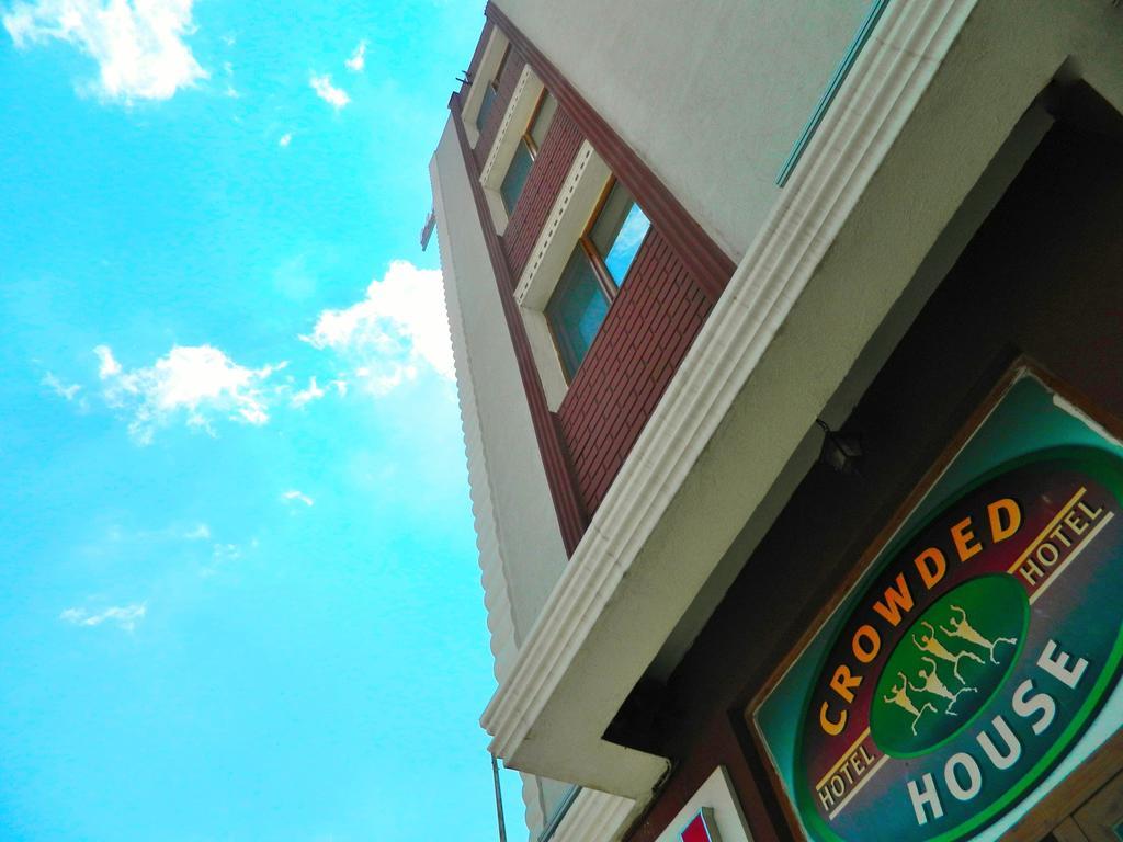 Crowded House Hotel 3*