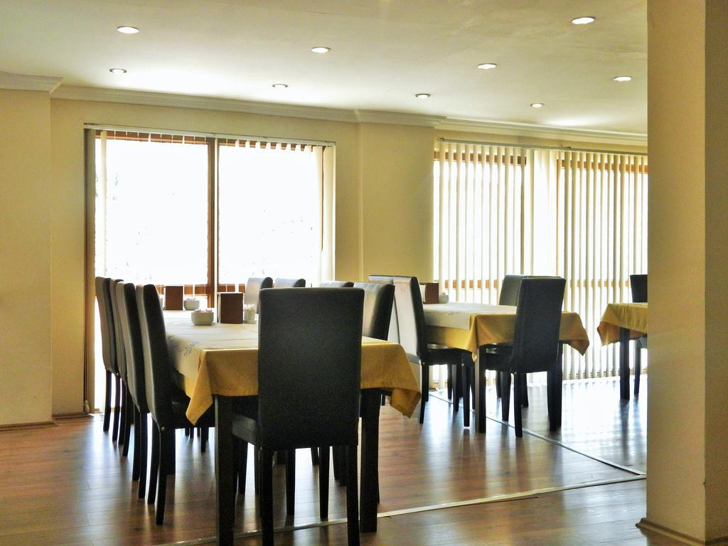 Crowded House Hotel 3*