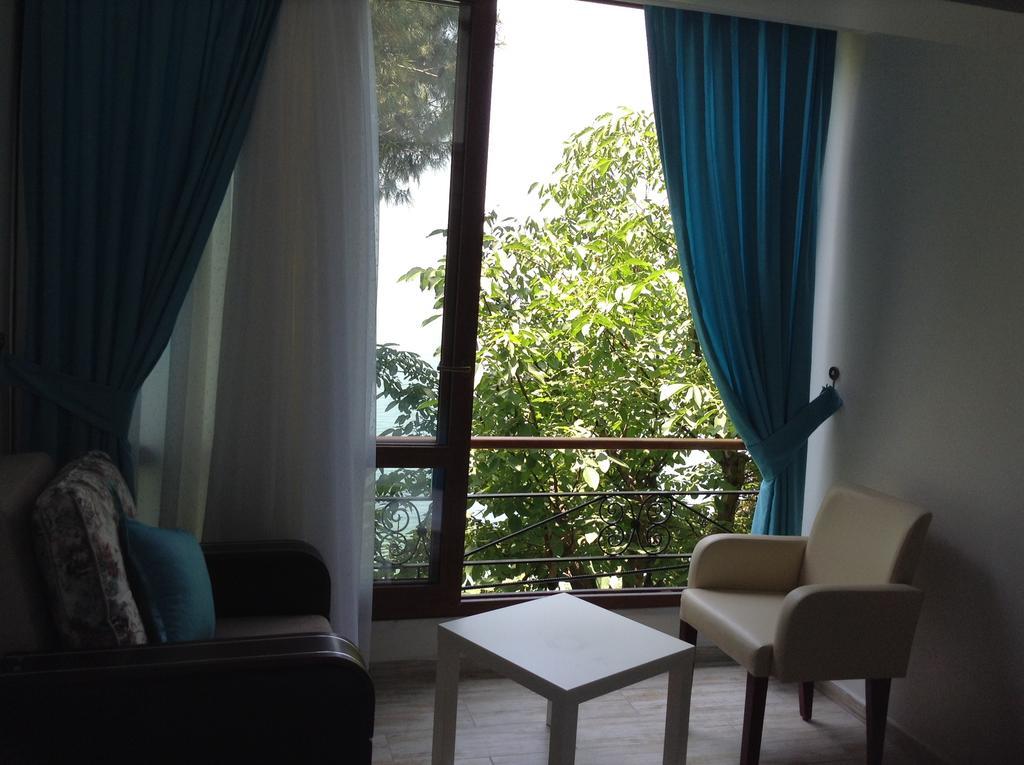 Mola Hotel *