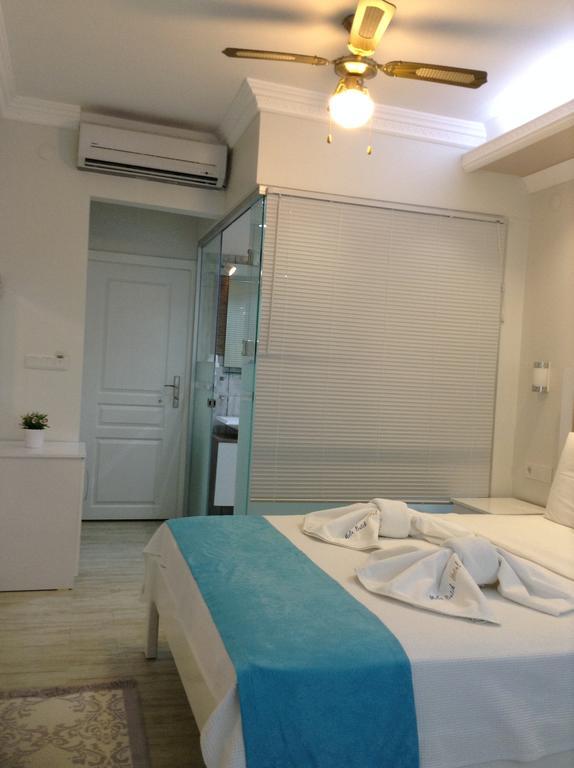 Mola Hotel *