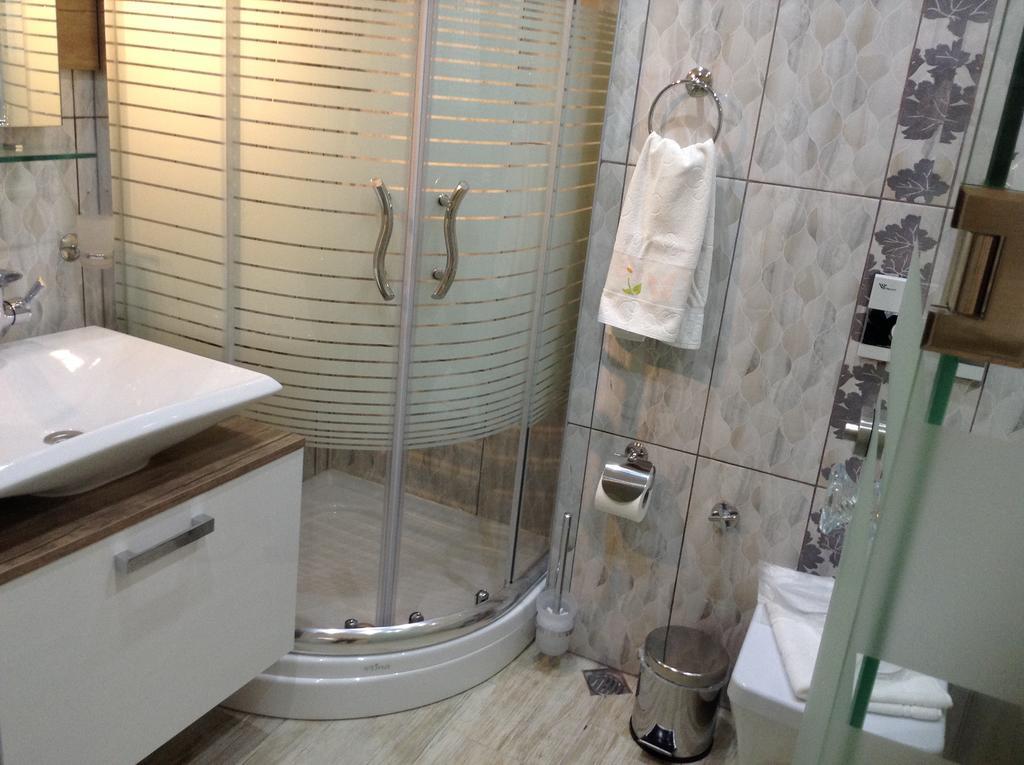 Mola Hotel *