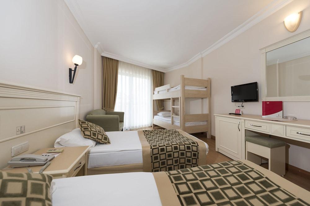 Grand Seker 4* Side