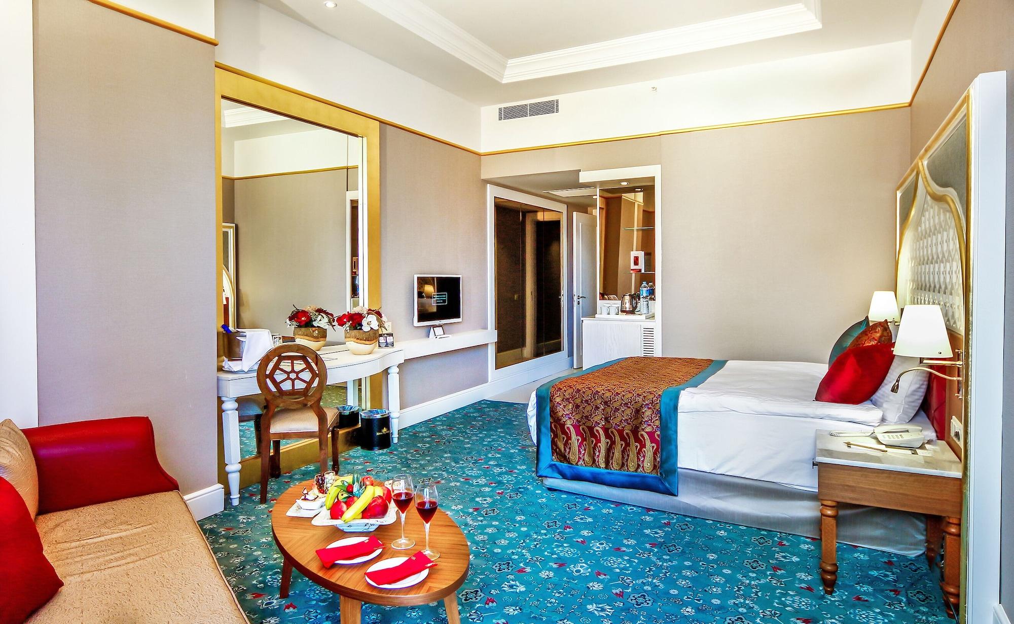 Royal Taj Mahal 5* Side