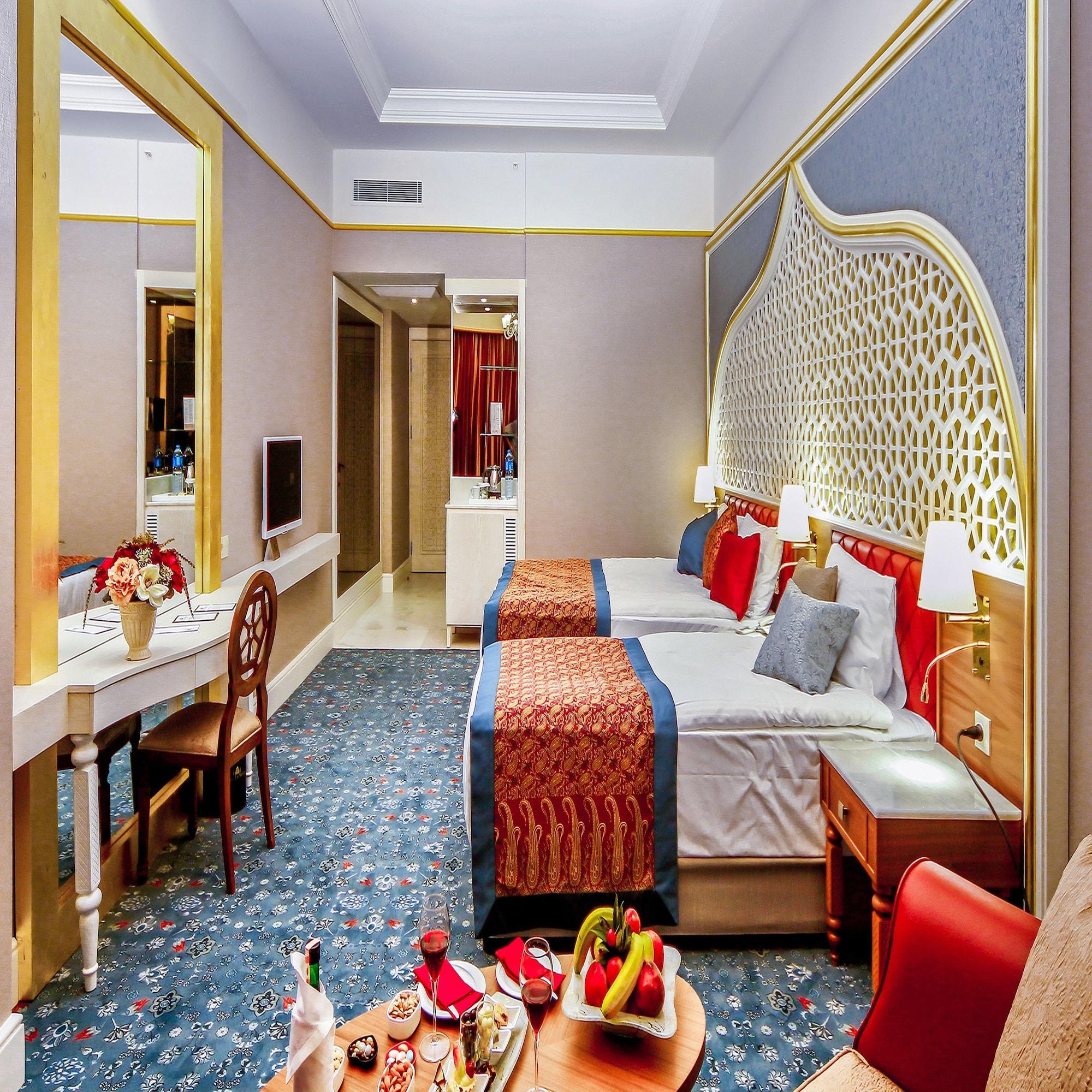 Royal Taj Mahal Side