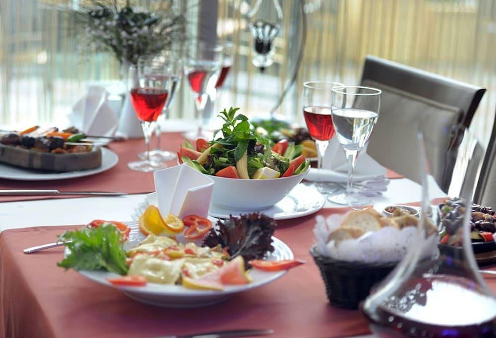 Rhiss Bostanci Hotel