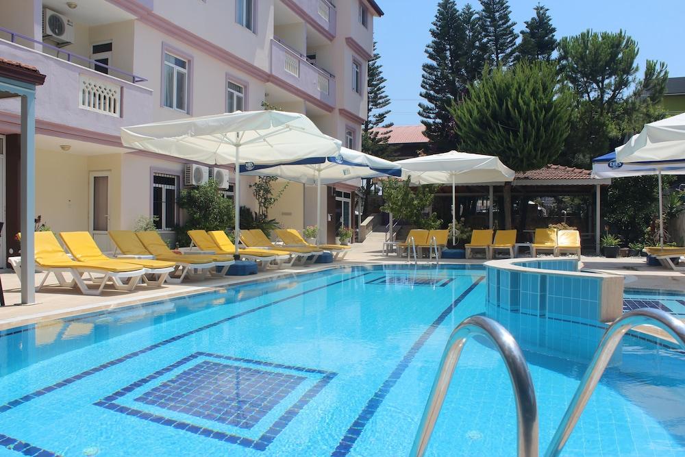 Victoria Princess Aparthotel Side