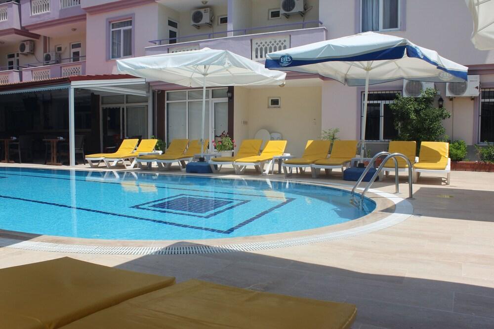 Victoria Princess Aparthotel Side