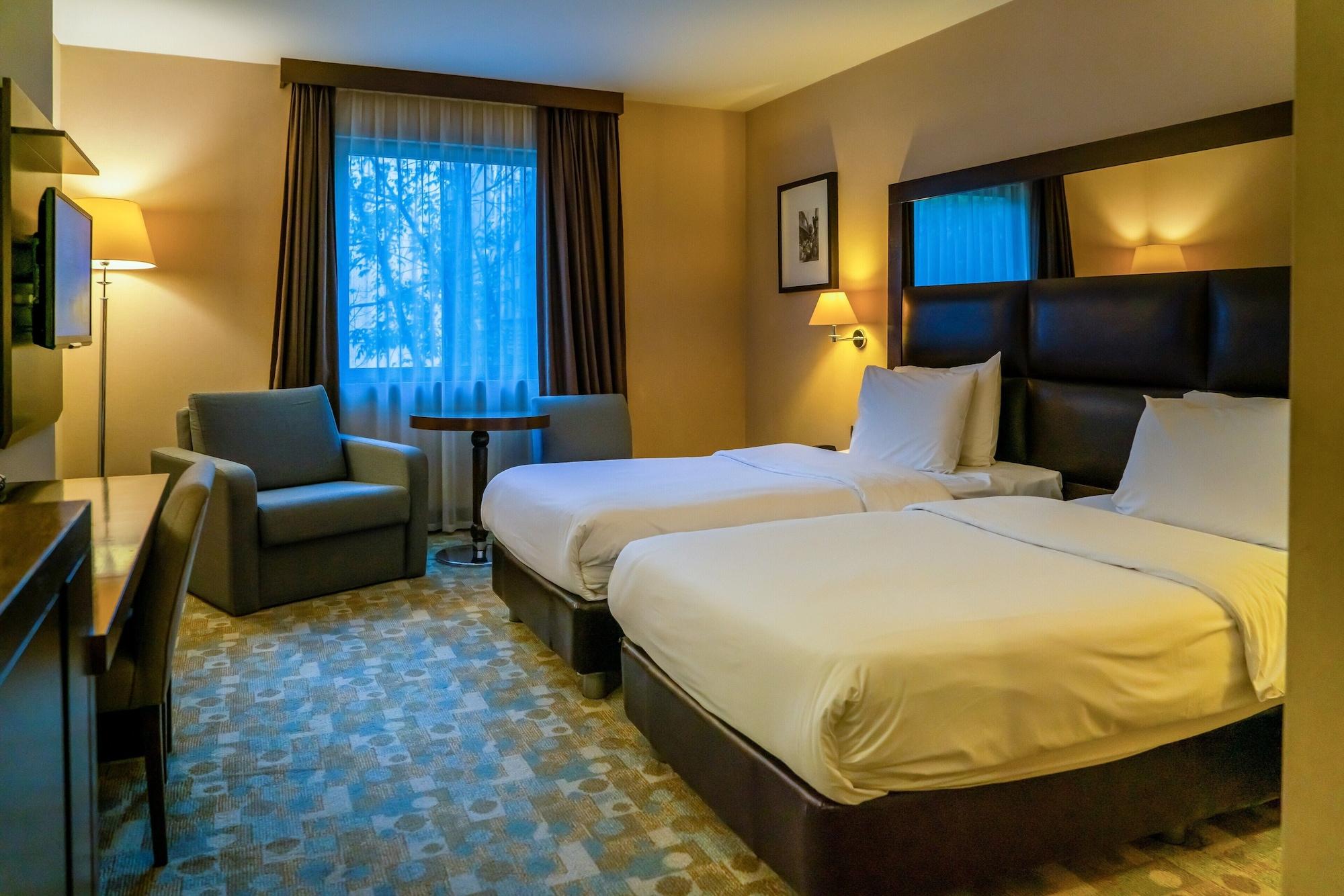 Midtown Hotel 4*