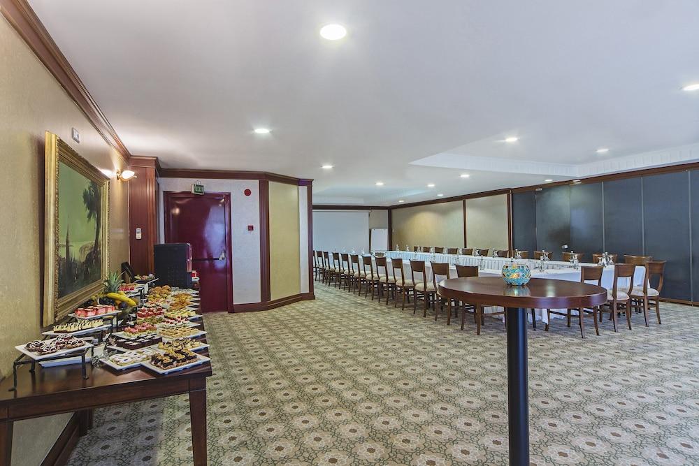 Hotel Arts Taksim 4*