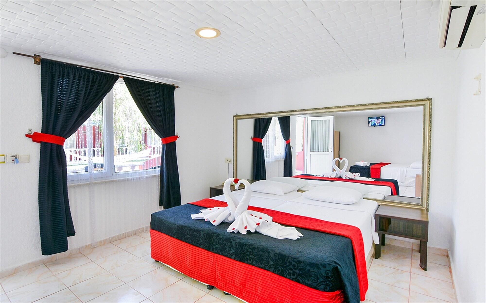 Hotel Altinkum 3*