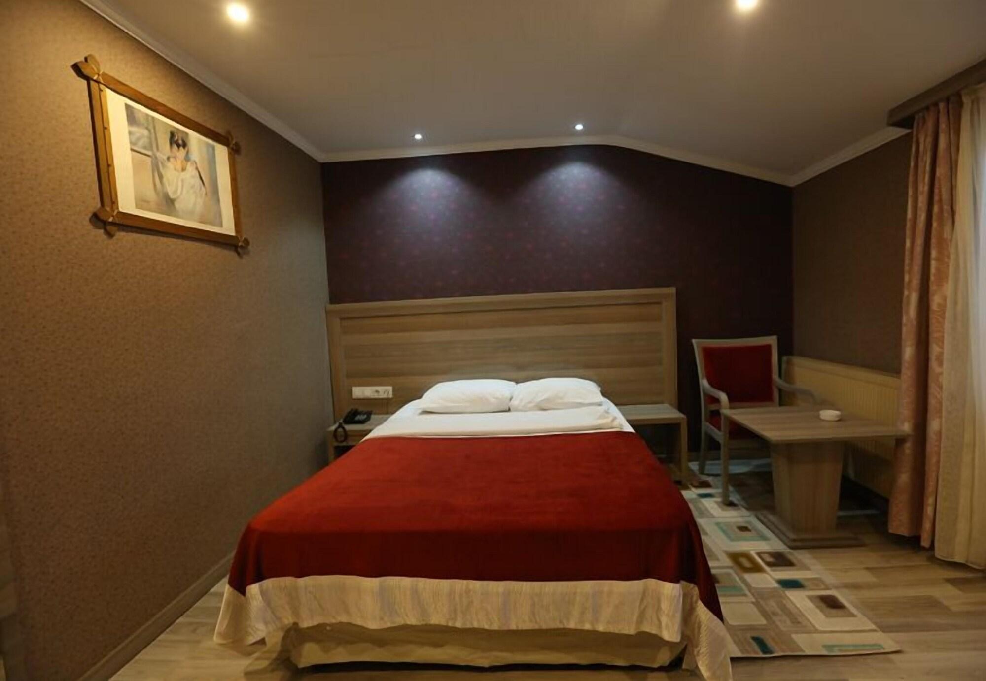 Mora Hotel 3*